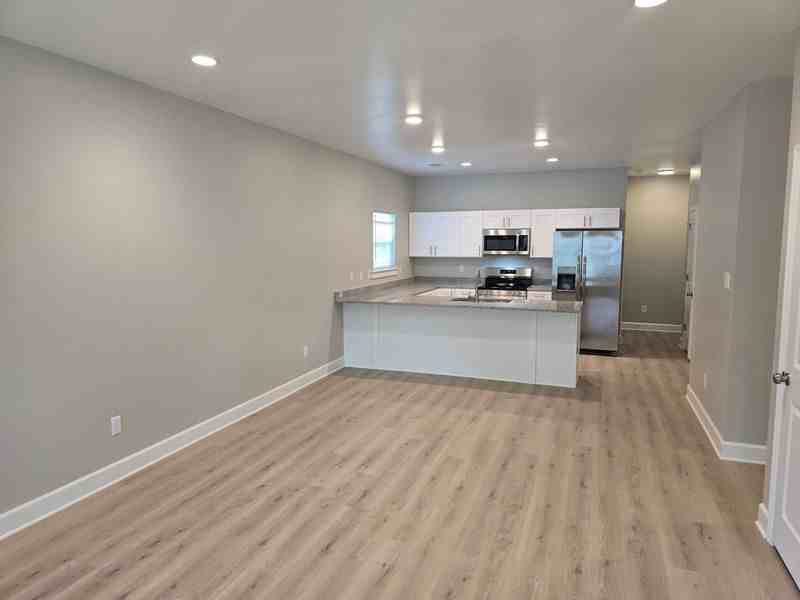 2217 Perry St - Photo 2 of 21