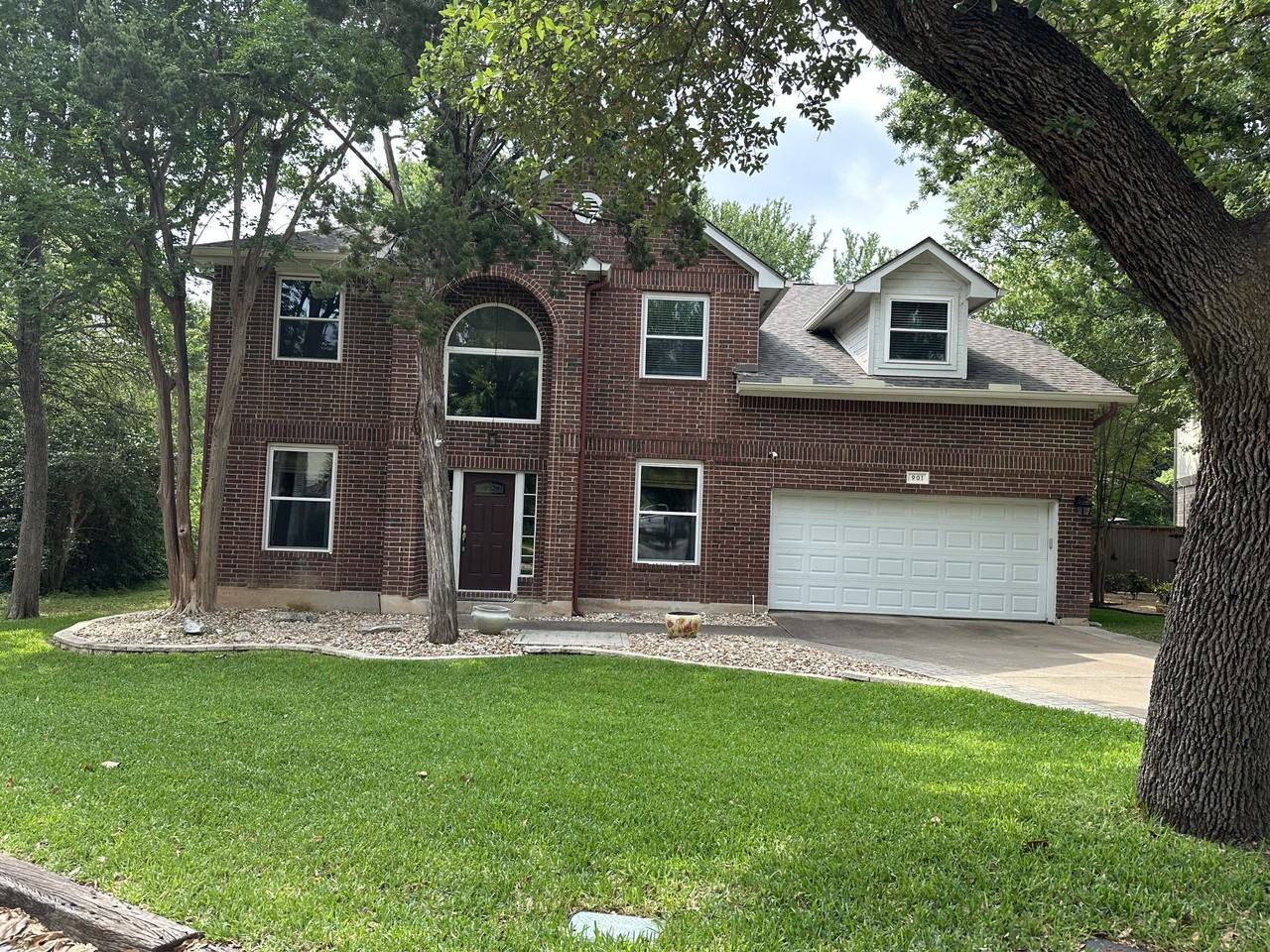 901 Sweetwater Cv - Photo 2 of 37