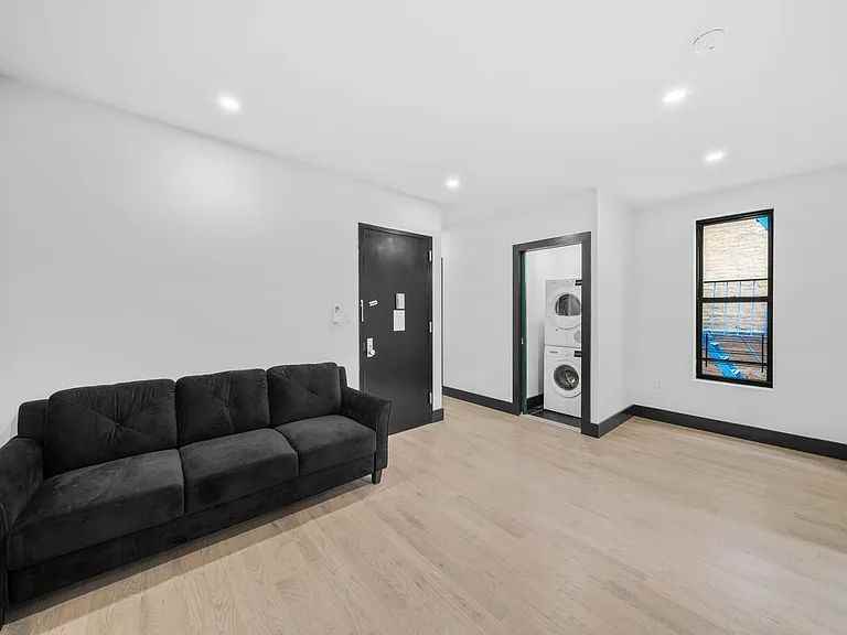 2501 Hughes Ave - Photo 3 of 4