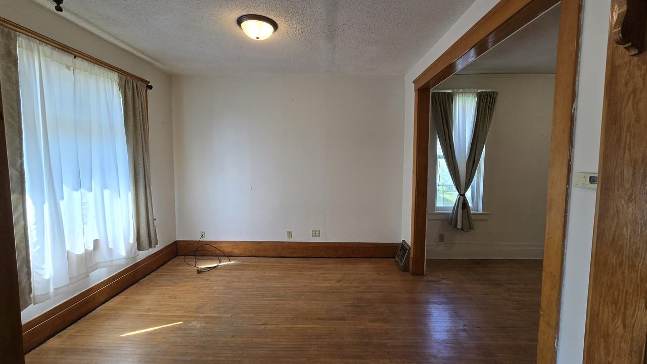 1410 John Ave - Photo 5 of 18