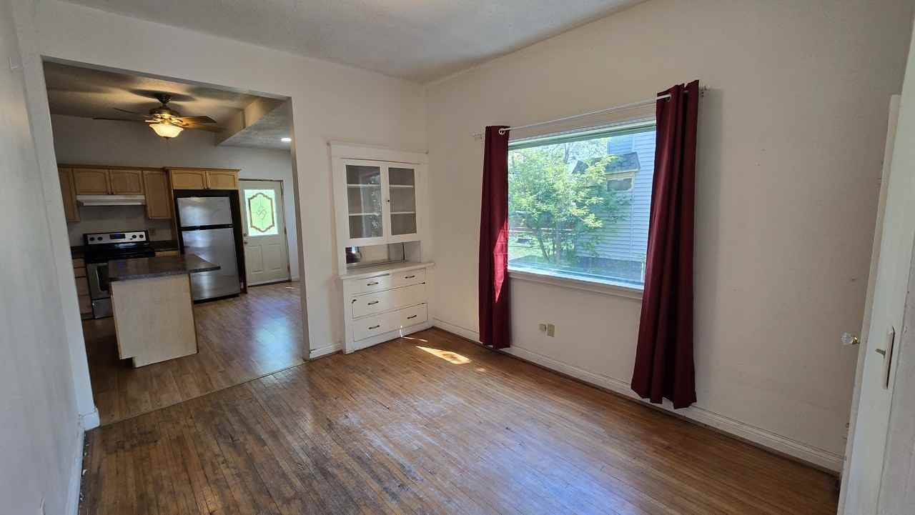 1410 John Ave - Photo 7 of 18