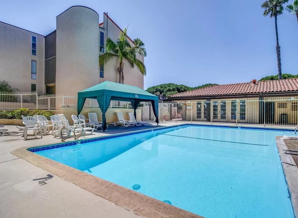 6333 La Jolla Blvd - Photo 2 of 28