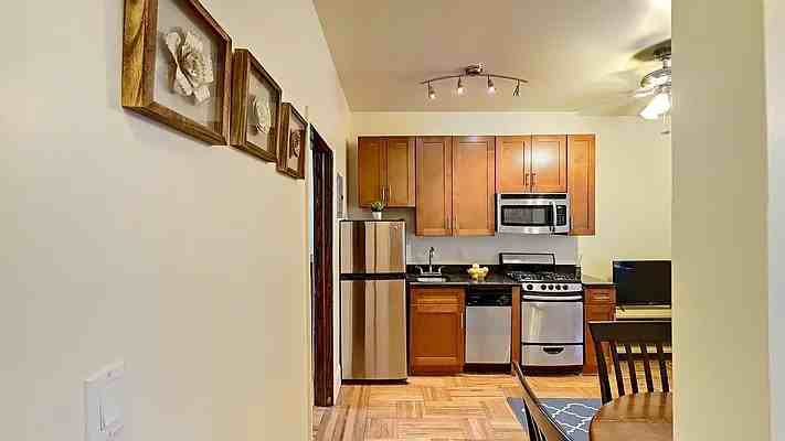 26 Broadway Ter #22 - Photo 4 of 6