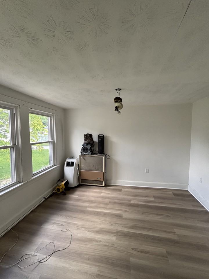 517 Randolph St - Photo 2 of 3