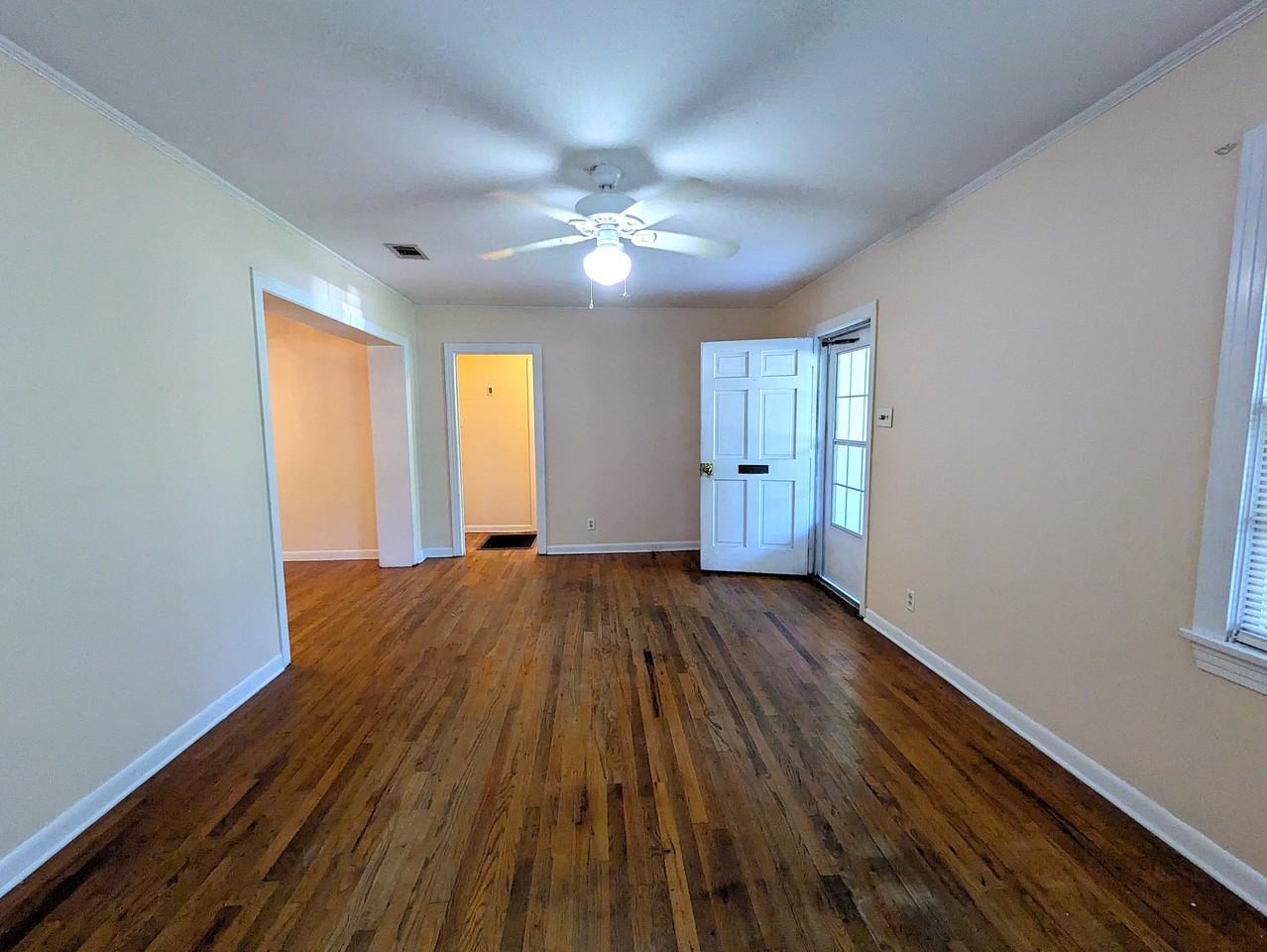 416 N 19th Ave - Photo 4 of 27