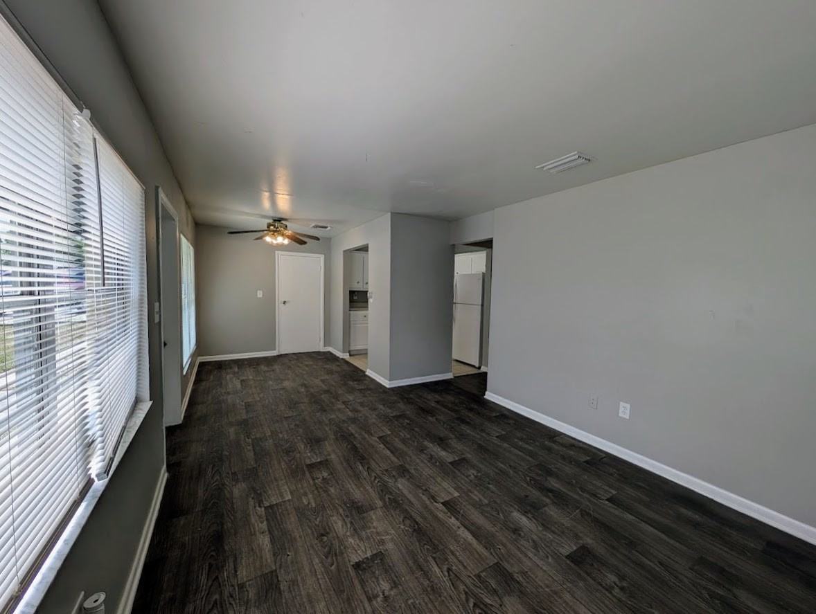 10218 N 23rd St - Photo 2 of 11