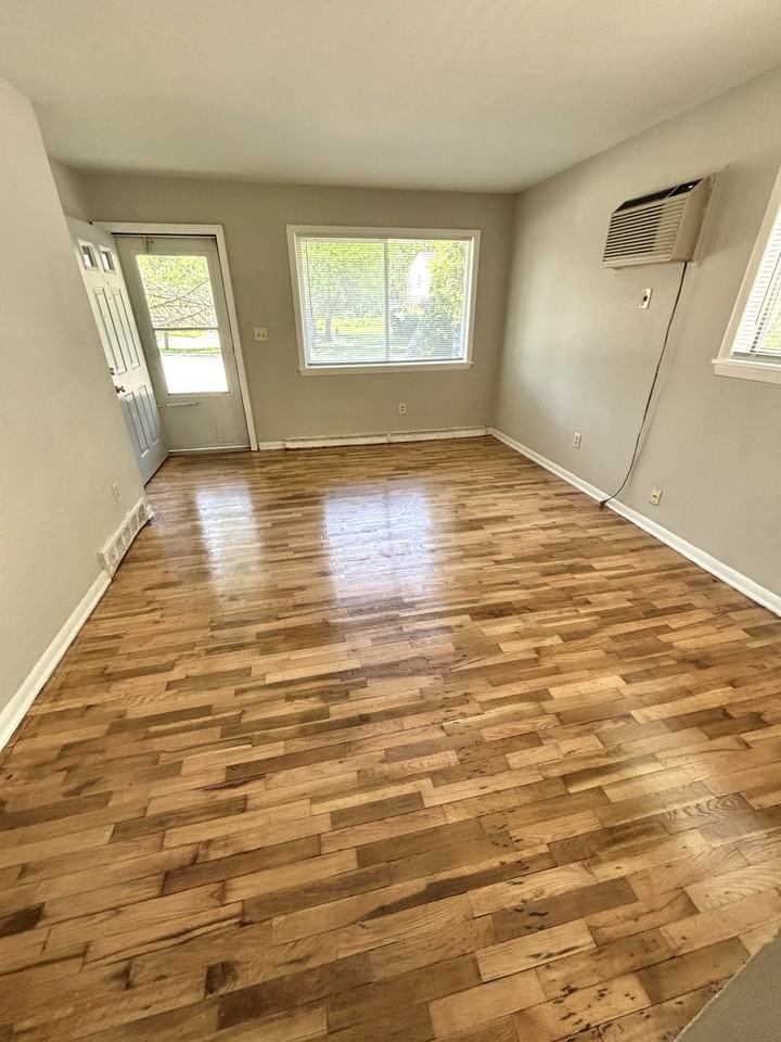 902 Vincent Court - Photo 2 of 9