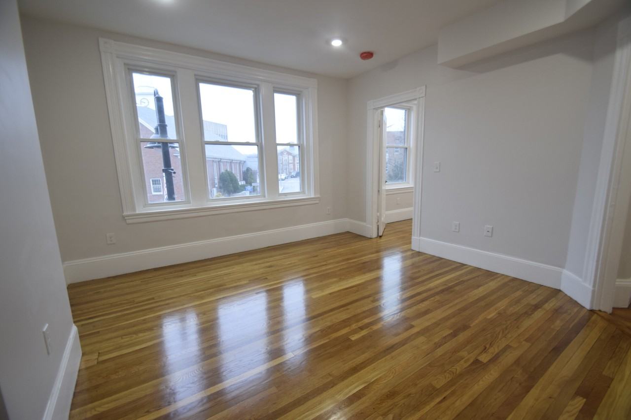 31 Harvard St #2 - Photo 3 of 19