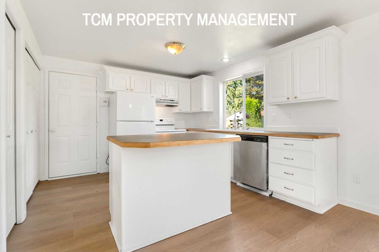 5202 E E St #NA - Photo 3 of 15