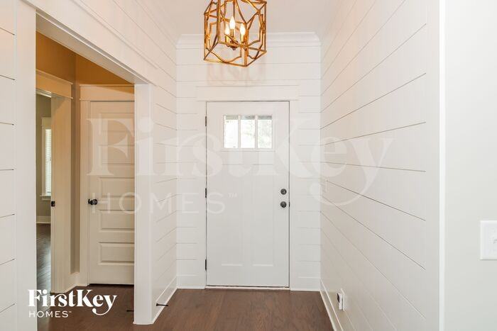 1433 Woodridge Pl - Photo 2 of 15