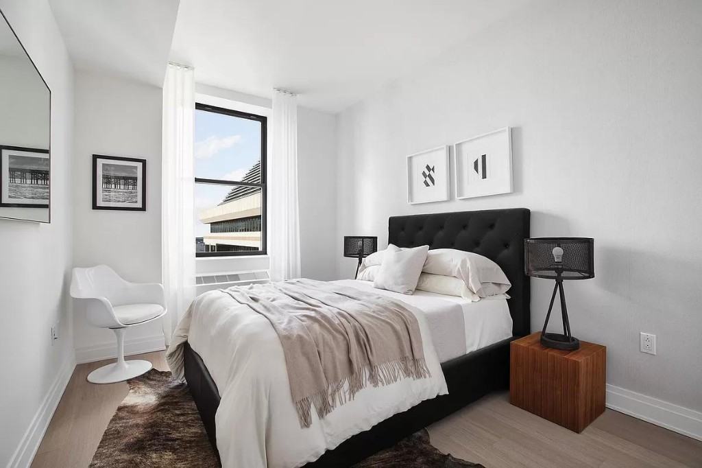 Pine St #927 - Photo 2 of 20