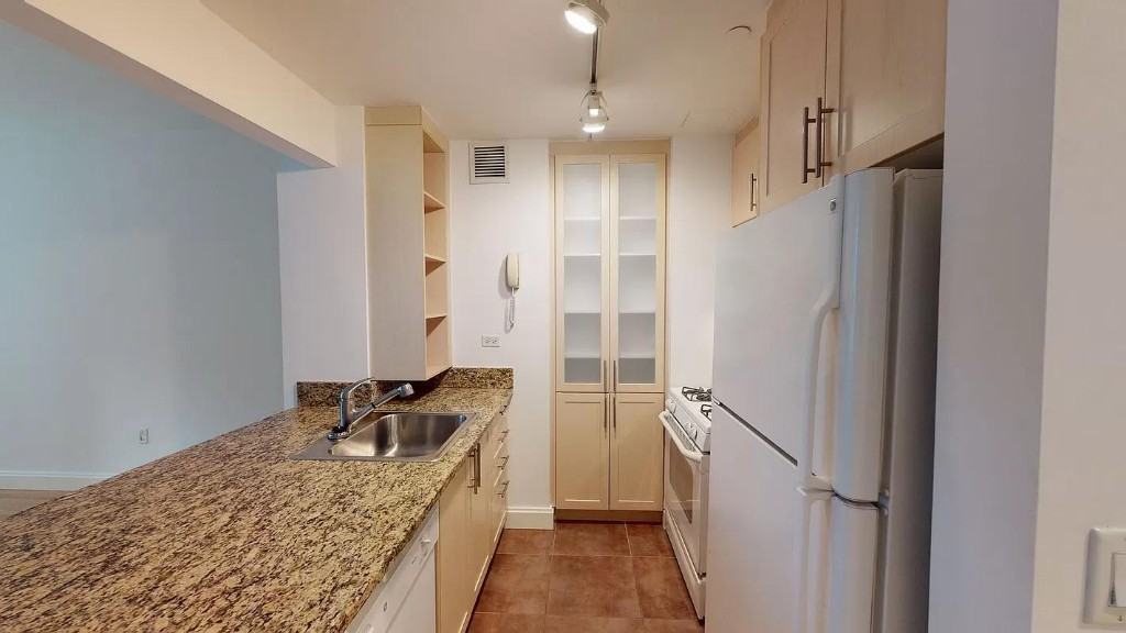 Hanover Sq #6N - Photo 2 of 9