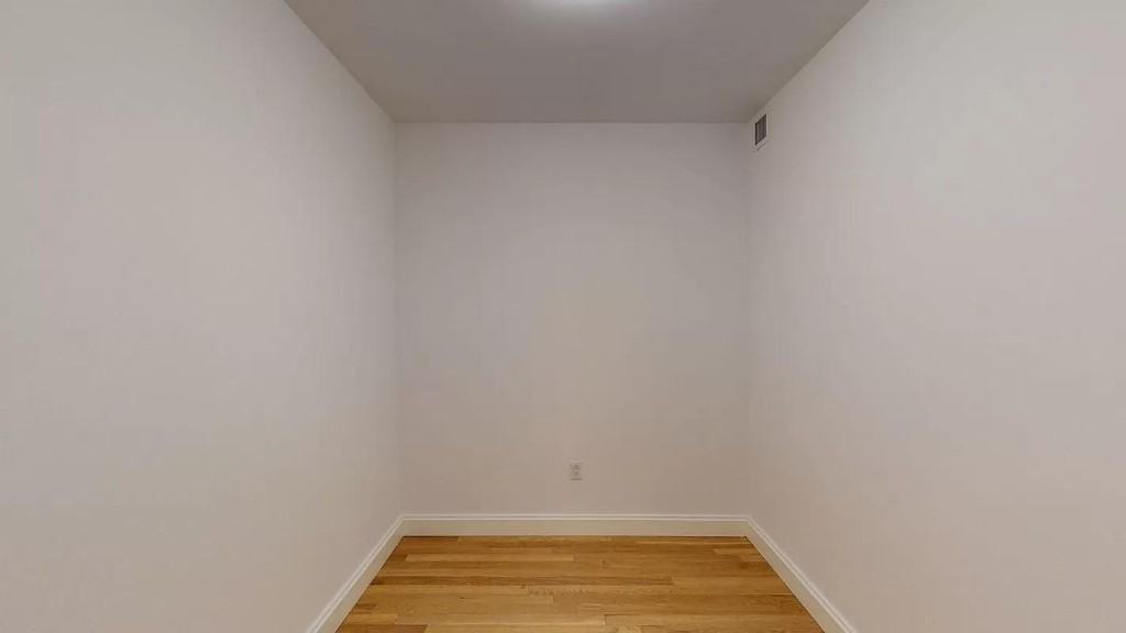 Hanover Sq #6N - Photo 3 of 9