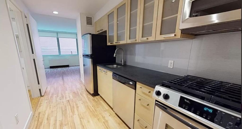 Leonard St #1007 - Photo 2 of 4