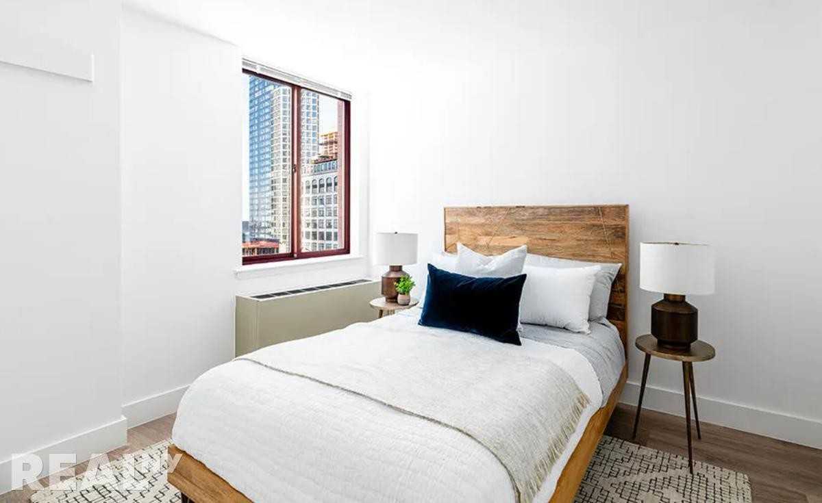 W 35th St #18B - Photo 2 of 5