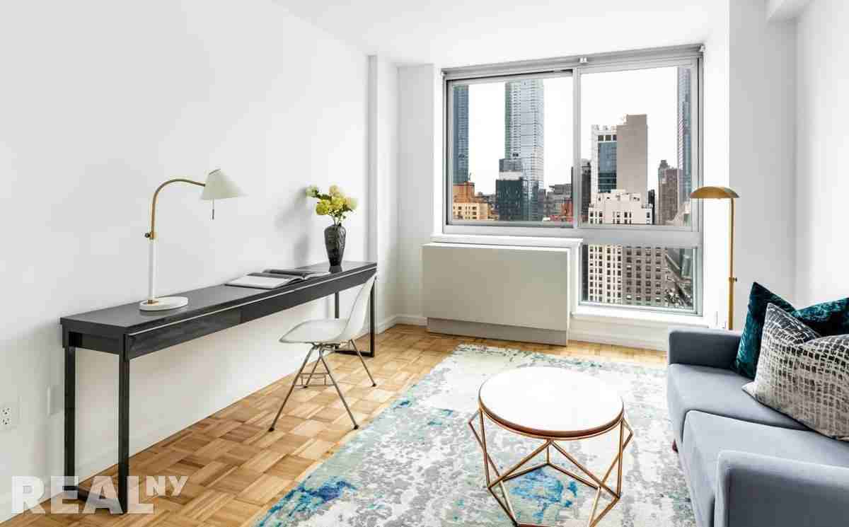 W 37th St #1106 - Photo 2 of 5