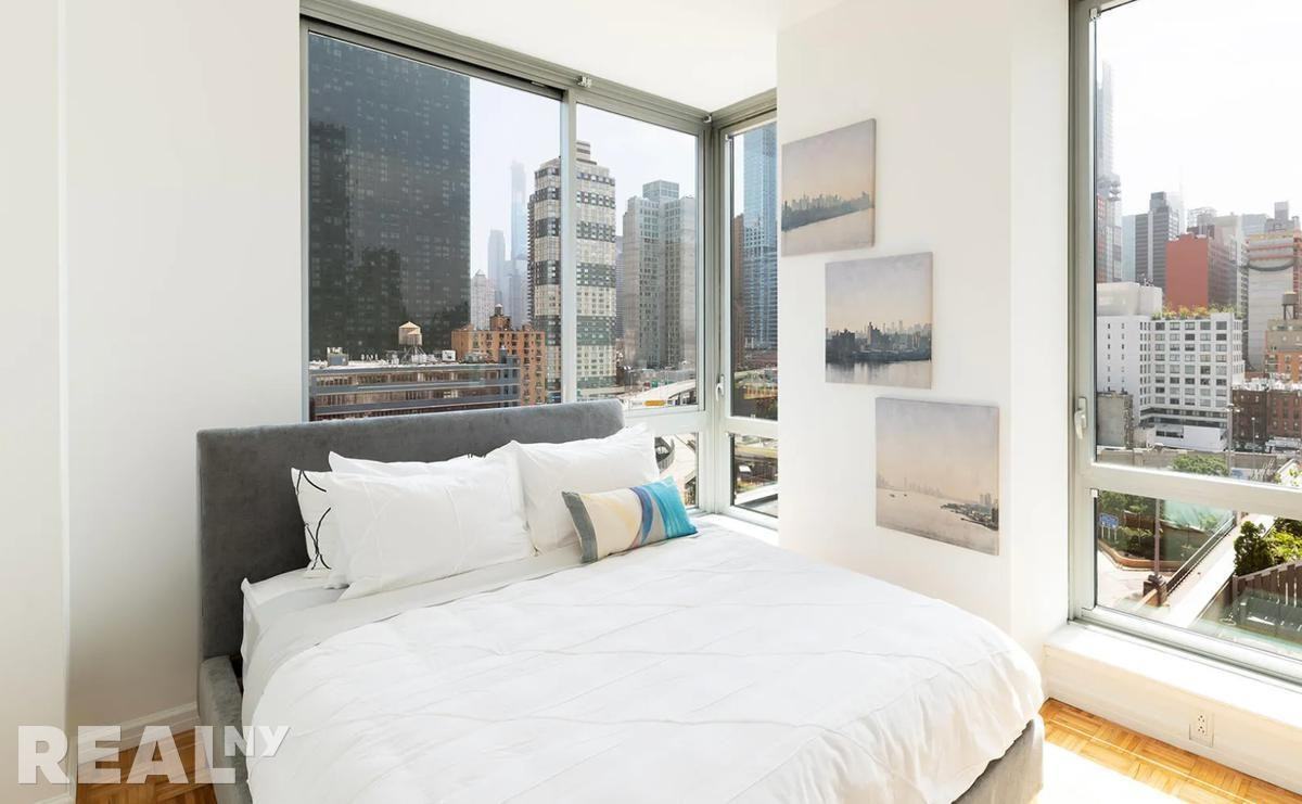 W 37th St #1106 - Photo 3 of 5