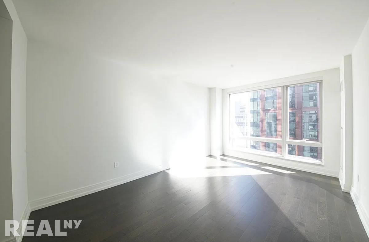 10th Ave #22G - Photo 2 of 8