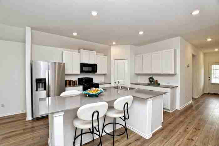 2108 Golden Grain Ln - Photo 3 of 33