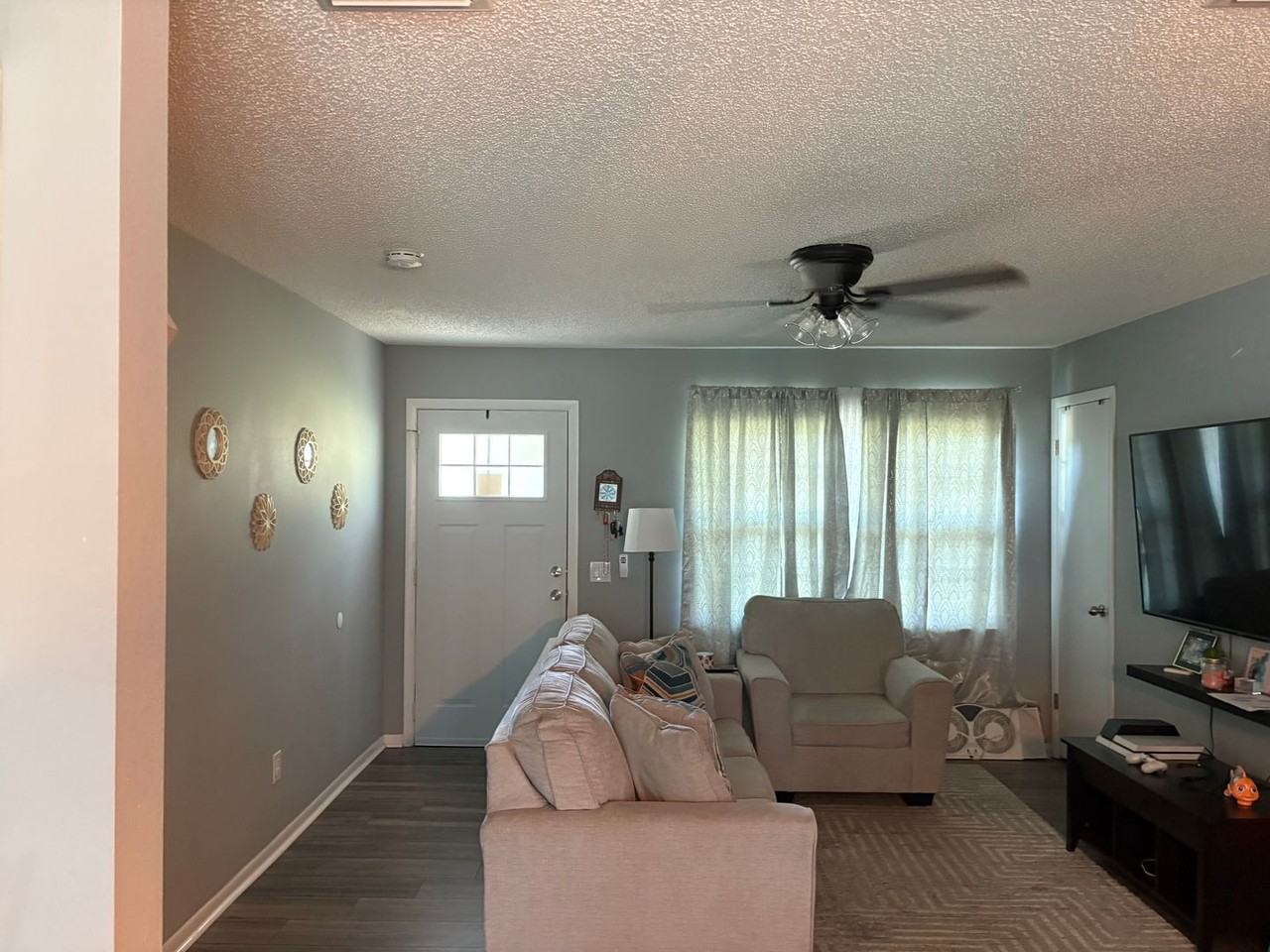 410 Albany Ave - Photo 2 of 19