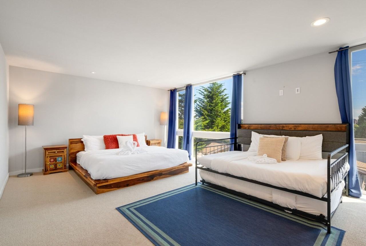 4036 Linden Ave N #1036060P - Photo 5 of 46