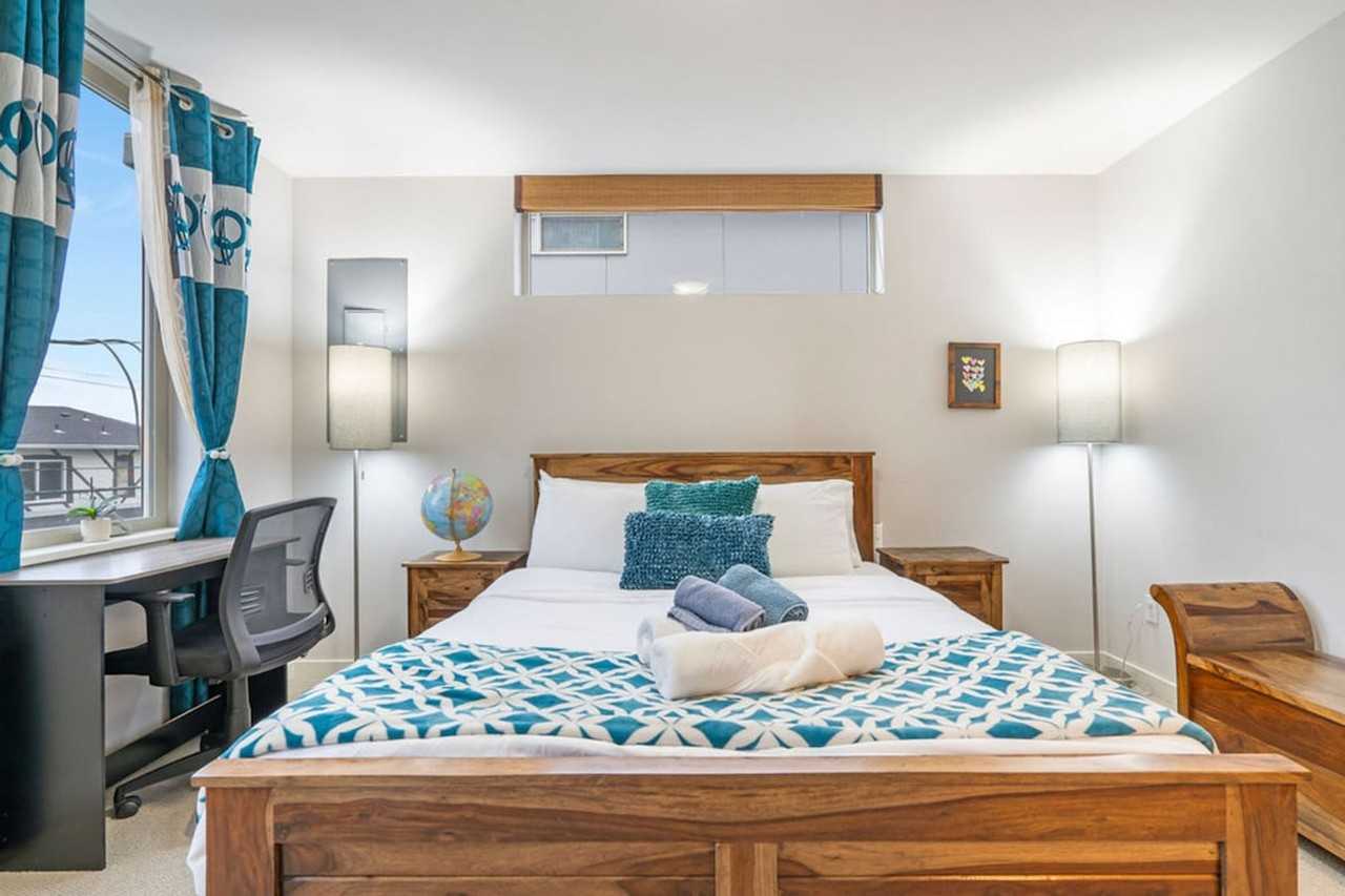 4036 Linden Ave N #1036060P - Photo 4 of 46