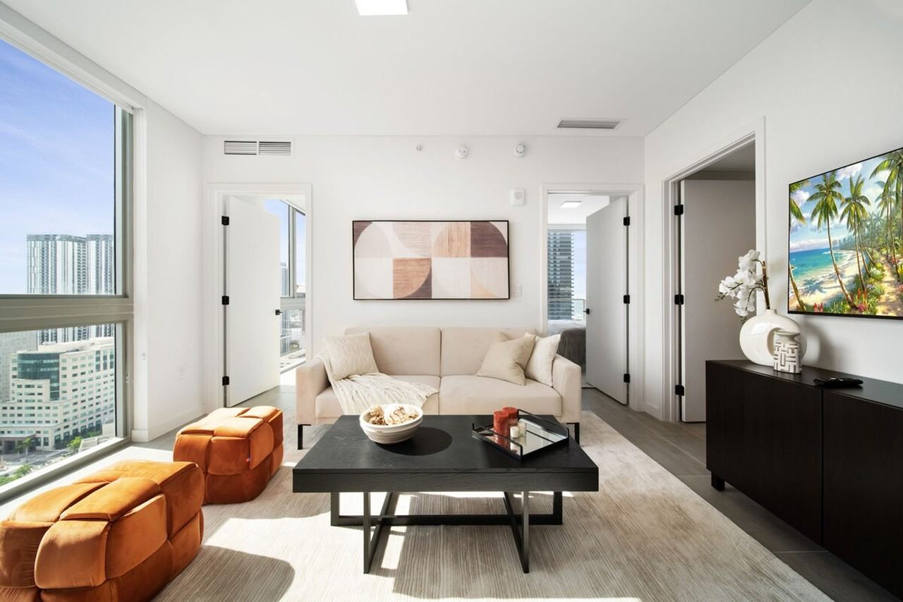 279 Ne 1st St #1058667P - Photo 3 of 19