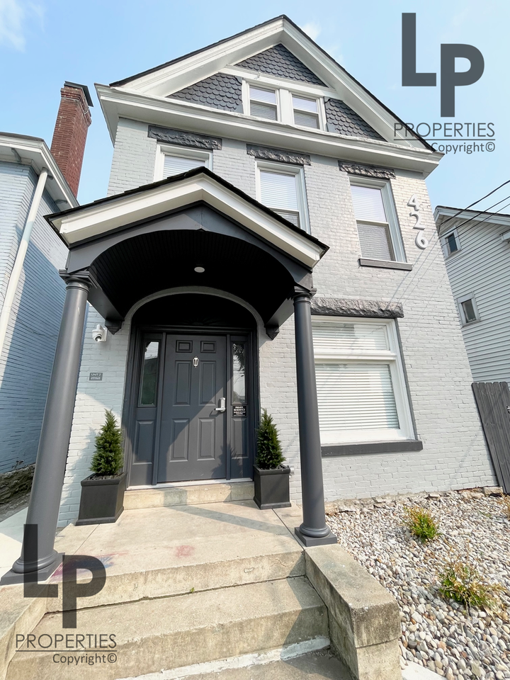 426 N Broadway #4 - Photo 5 of 11