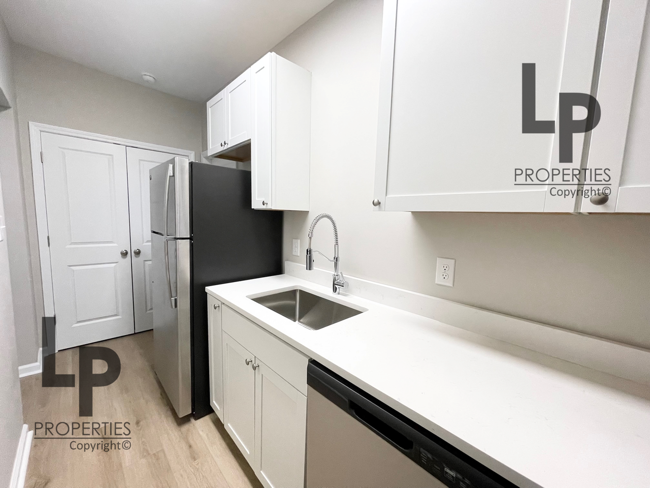 426 N Broadway #4 - Photo 4 of 11