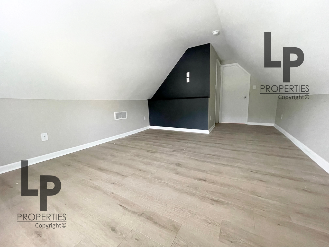 426 N Broadway #4 - Photo 6 of 11
