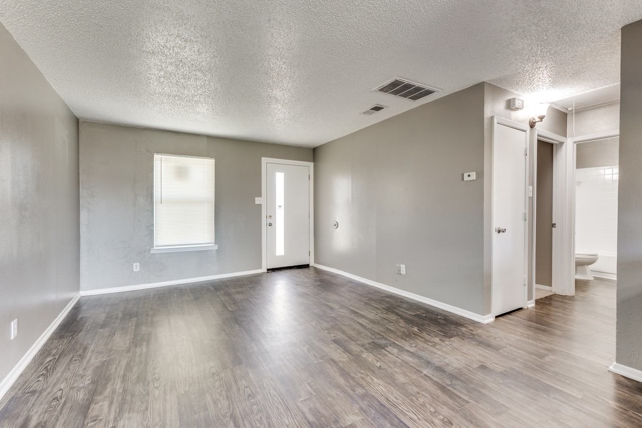 3126 Hunter St - Photo 3 of 21