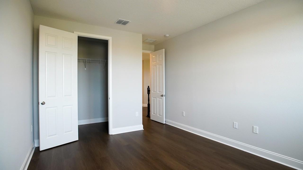 12182 Eastmoor Dr - Photo 4 of 46