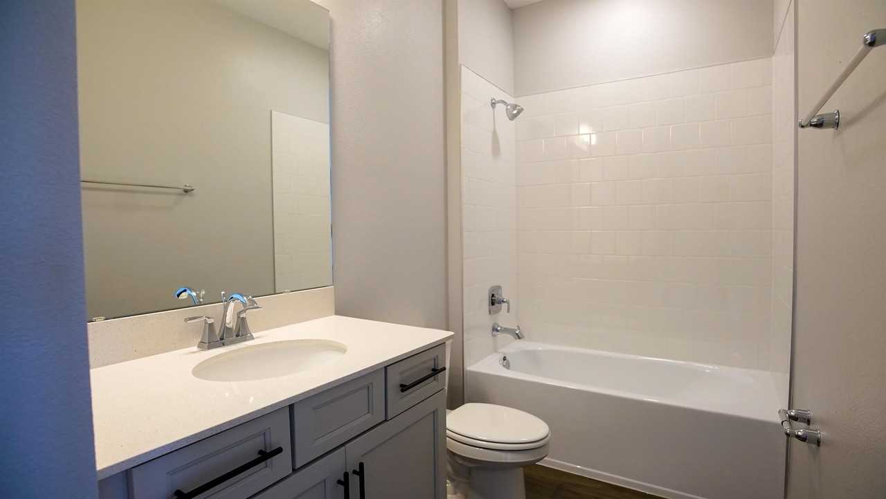 12182 Eastmoor Dr - Photo 3 of 46