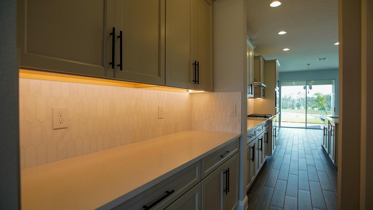 12182 Eastmoor Dr - Photo 2 of 46