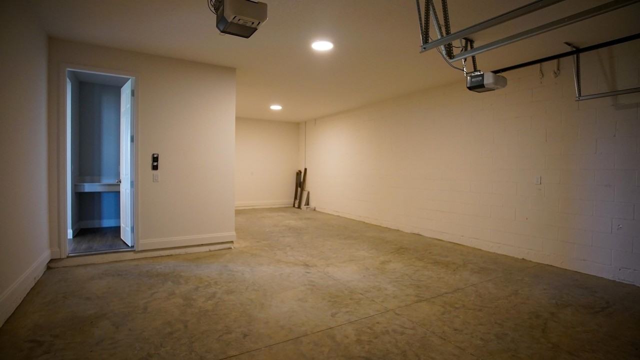 12182 Eastmoor Dr - Photo 4 of 46