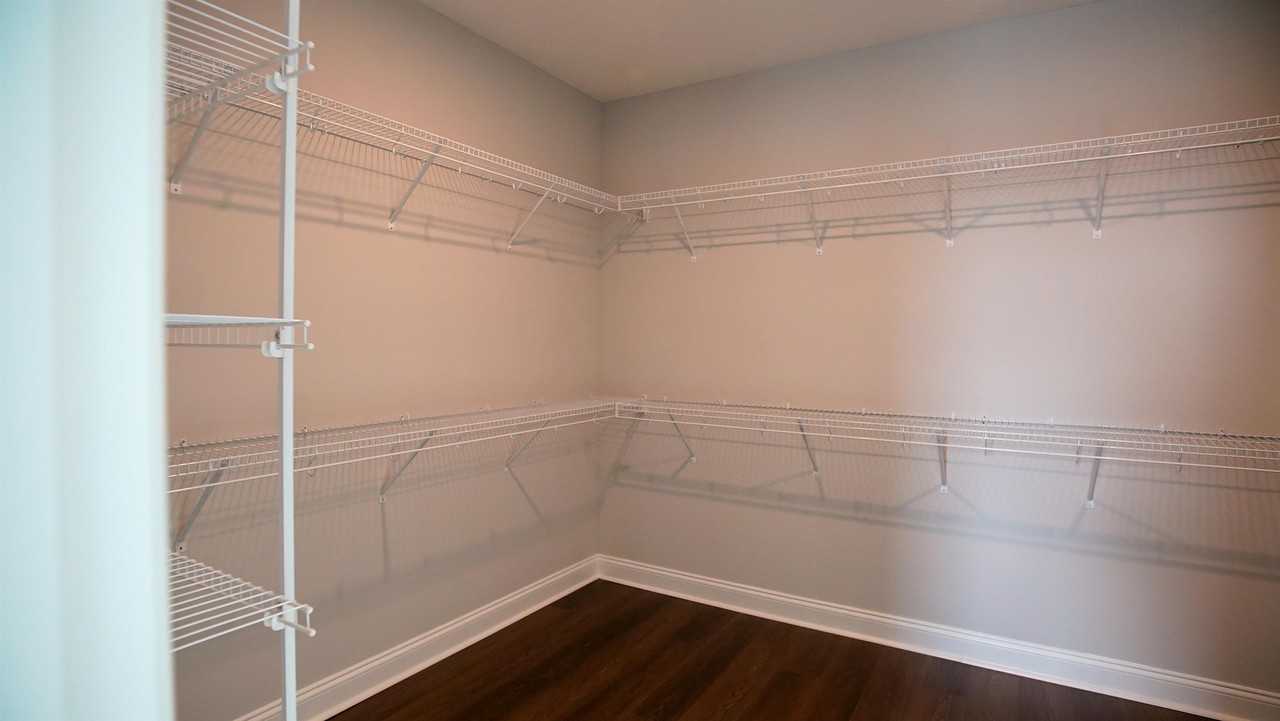 12182 Eastmoor Dr - Photo 4 of 46