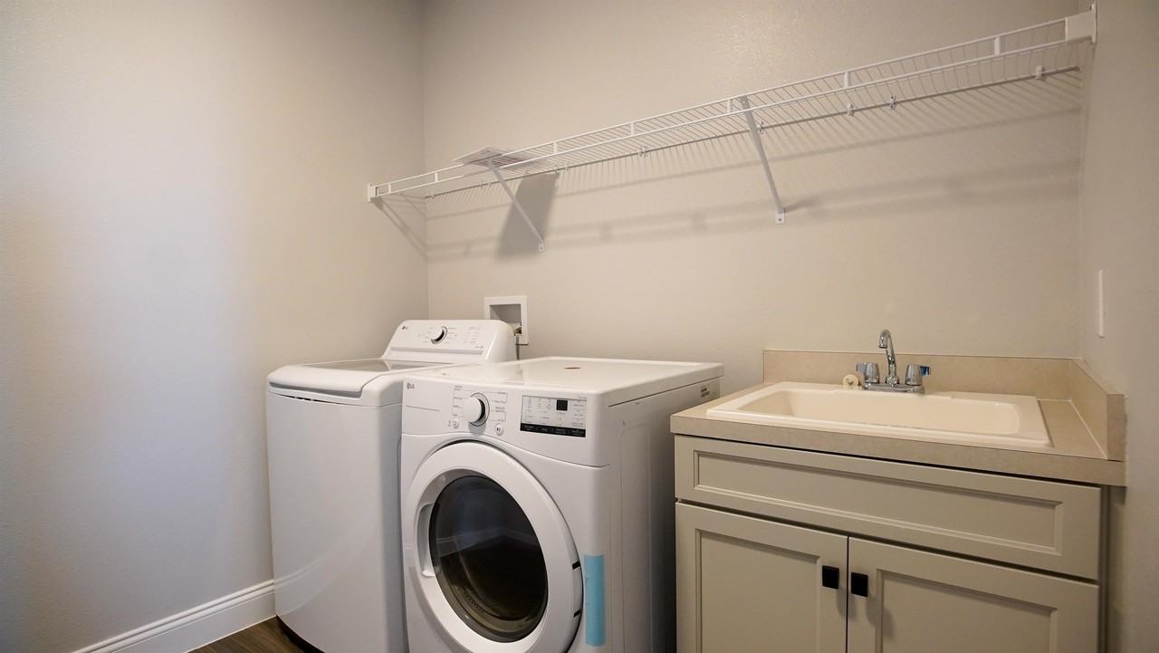 12182 Eastmoor Dr - Photo 6 of 46