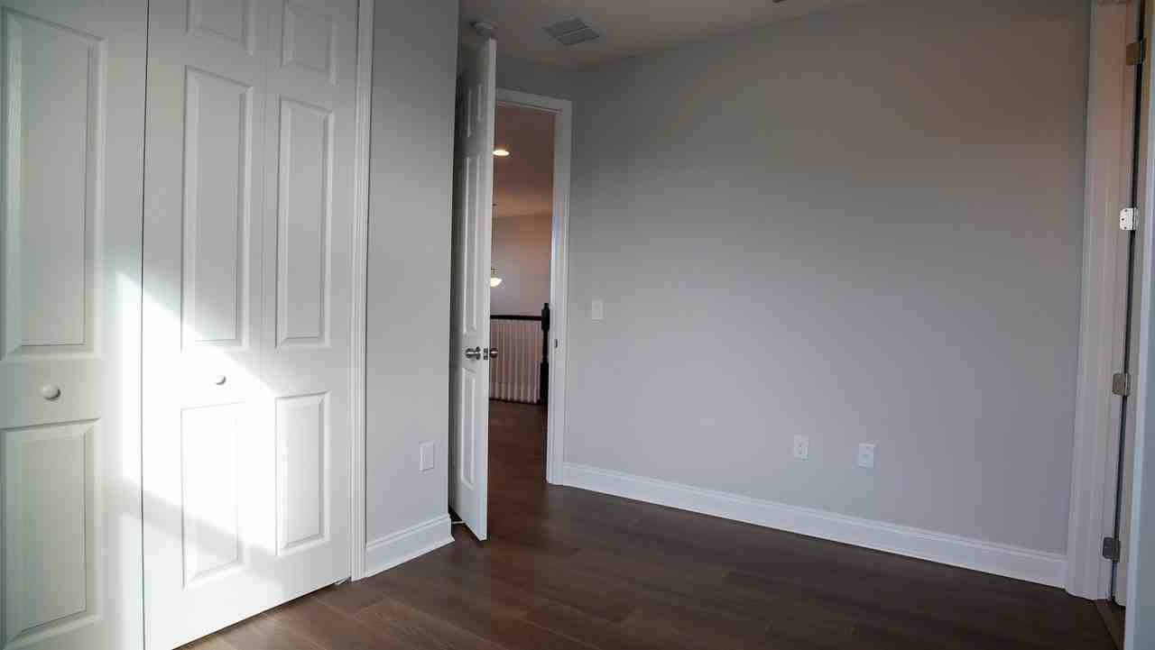 12182 Eastmoor Dr - Photo 5 of 46