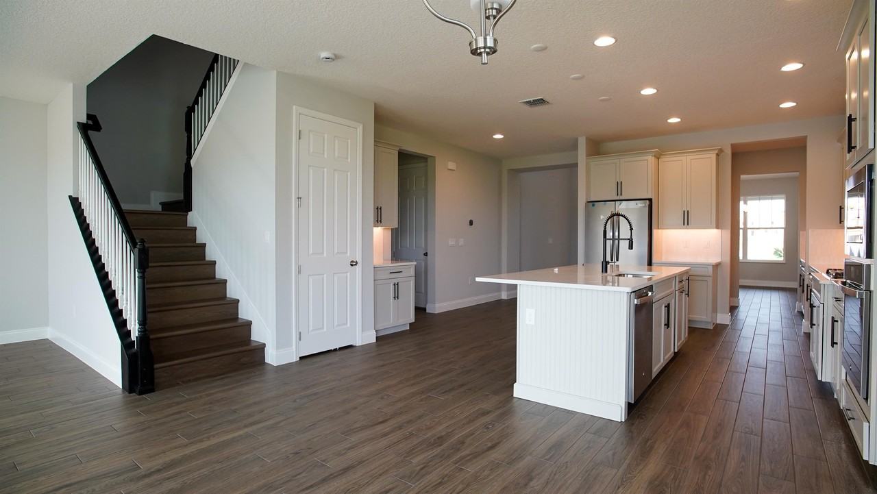 12182 Eastmoor Dr - Photo 2 of 46
