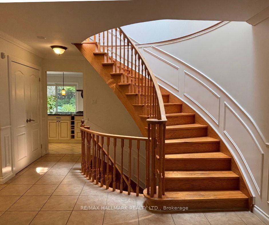 82 Windermere Crescent - Photo 4 of 20