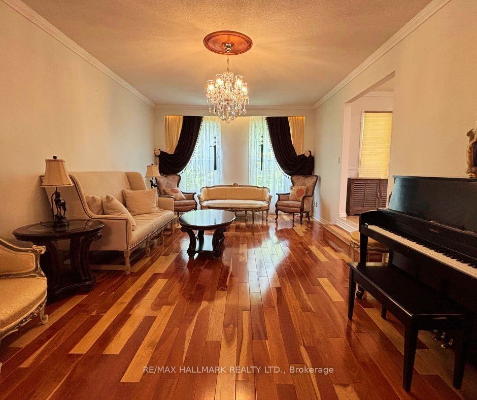 82 Windermere Crescent - Photo 5 of 20