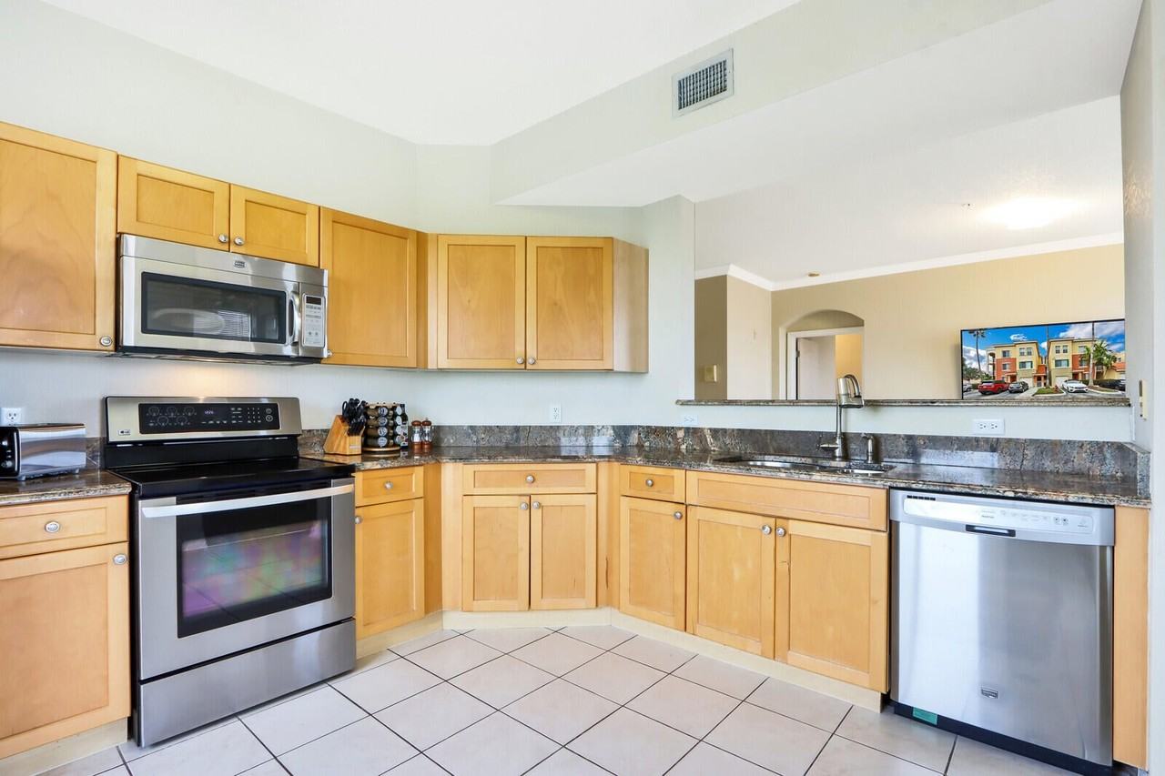 11021 Legacy Lane #303 - Photo 6 of 16