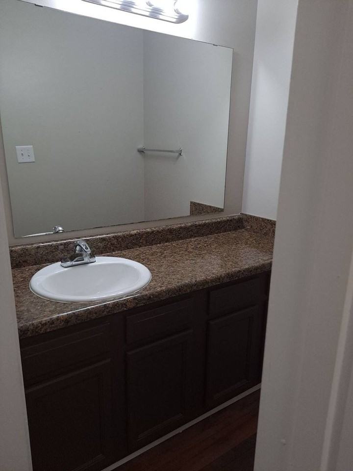 Quail Creek Apts. - Photo 6 of 8