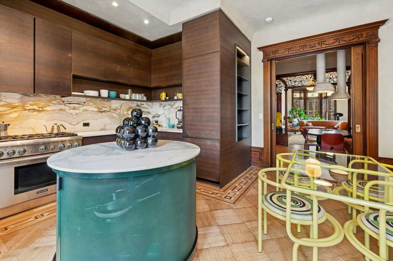 386 Stuyvesant Ave - Photo 6 of 24