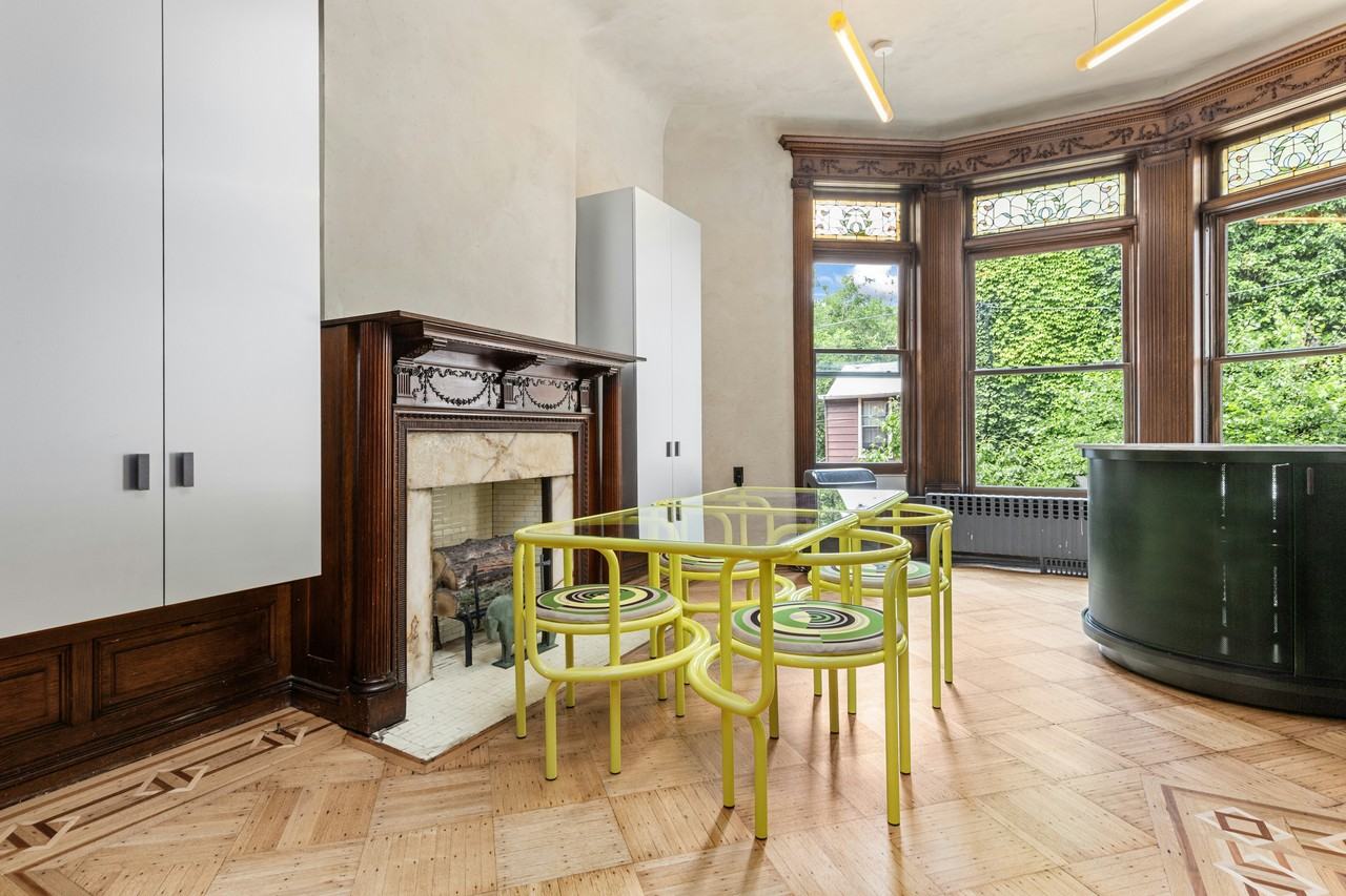 386 Stuyvesant Ave - Photo 7 of 24