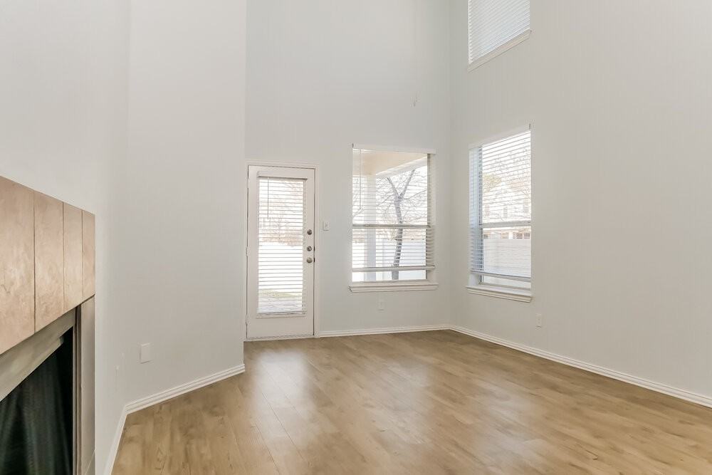 9867 Walnut Hill Dr - Photo 4 of 17