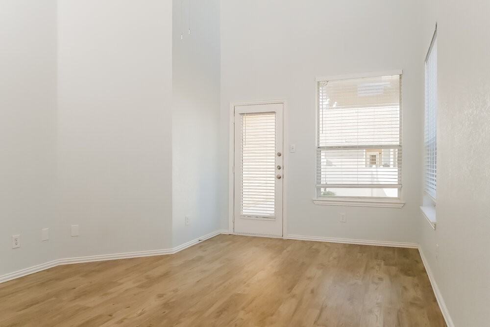 9867 Walnut Hill Dr - Photo 5 of 17