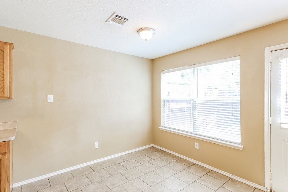 1456 Pine Ln - Photo 7 of 17