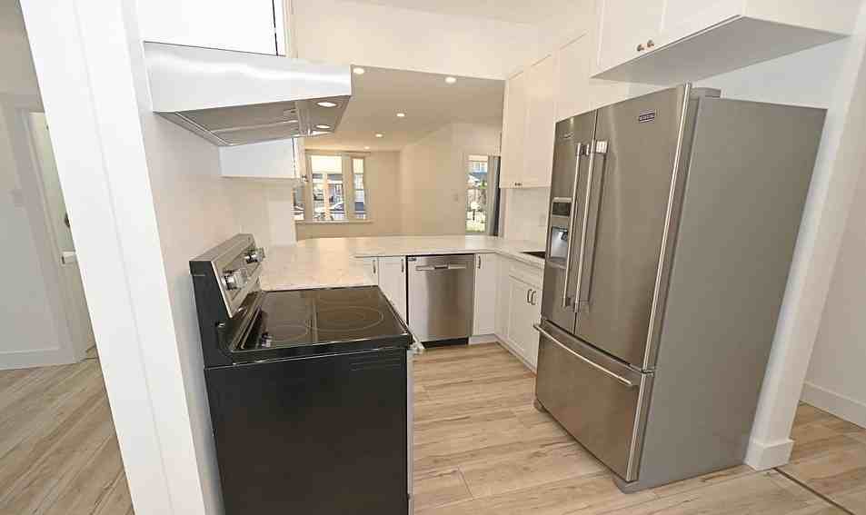 87 Gladstone Avenue #1 - Photo 4 of 16