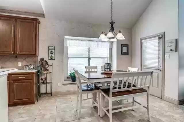 4401 Cannock Dr - Photo 5 of 17